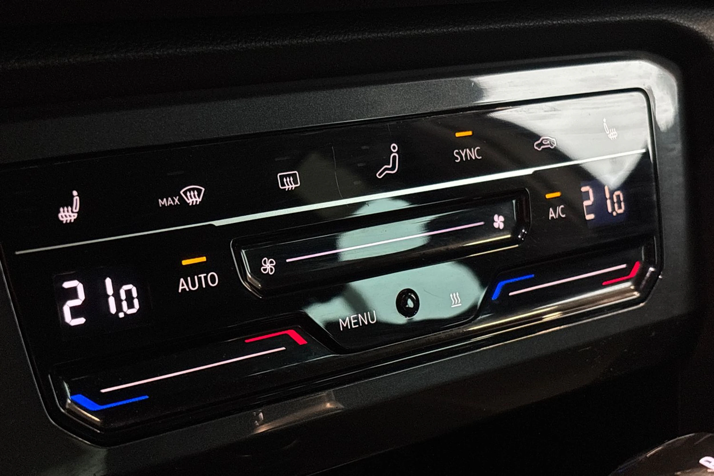 valkoinen Volkswagen Tiguan 2021 kuva 26.