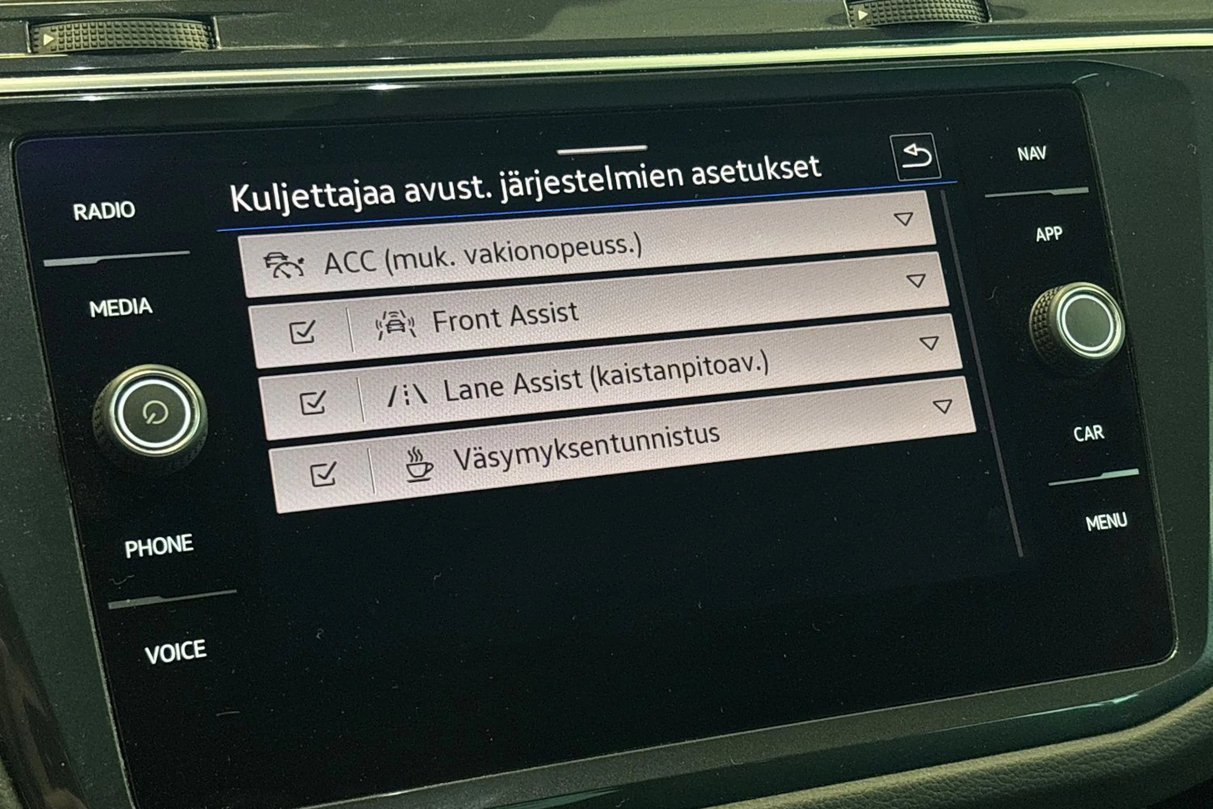 valkoinen Volkswagen Tiguan 2021 kuva 29.