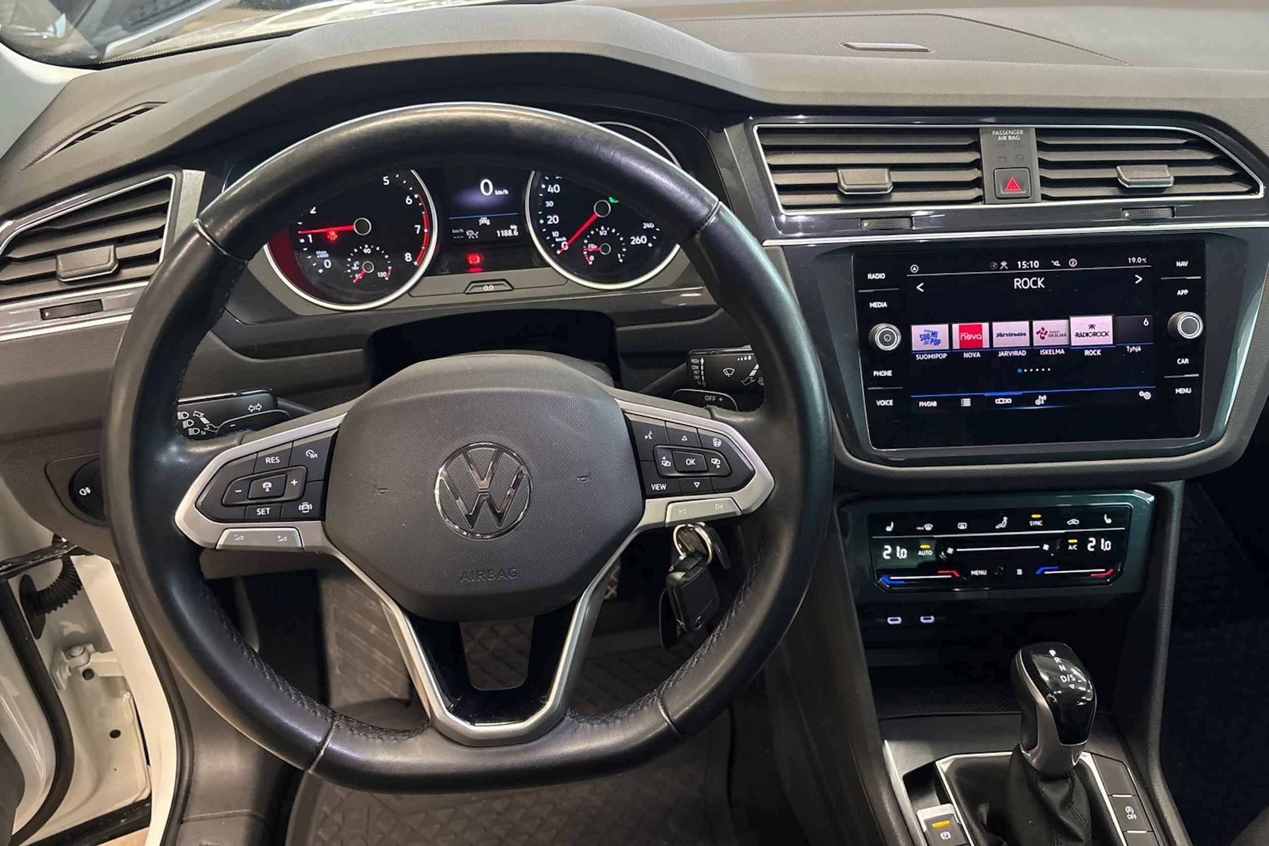 valkoinen Volkswagen Tiguan 2021 kuva 34.