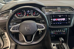 valkoinen Volkswagen Tiguan 2021 kuva 34.