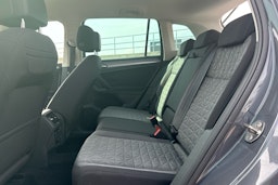 harmaa Volkswagen Tiguan 2021 kuva 8.