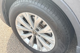 harmaa Volkswagen Tiguan 2021 kuva 10.