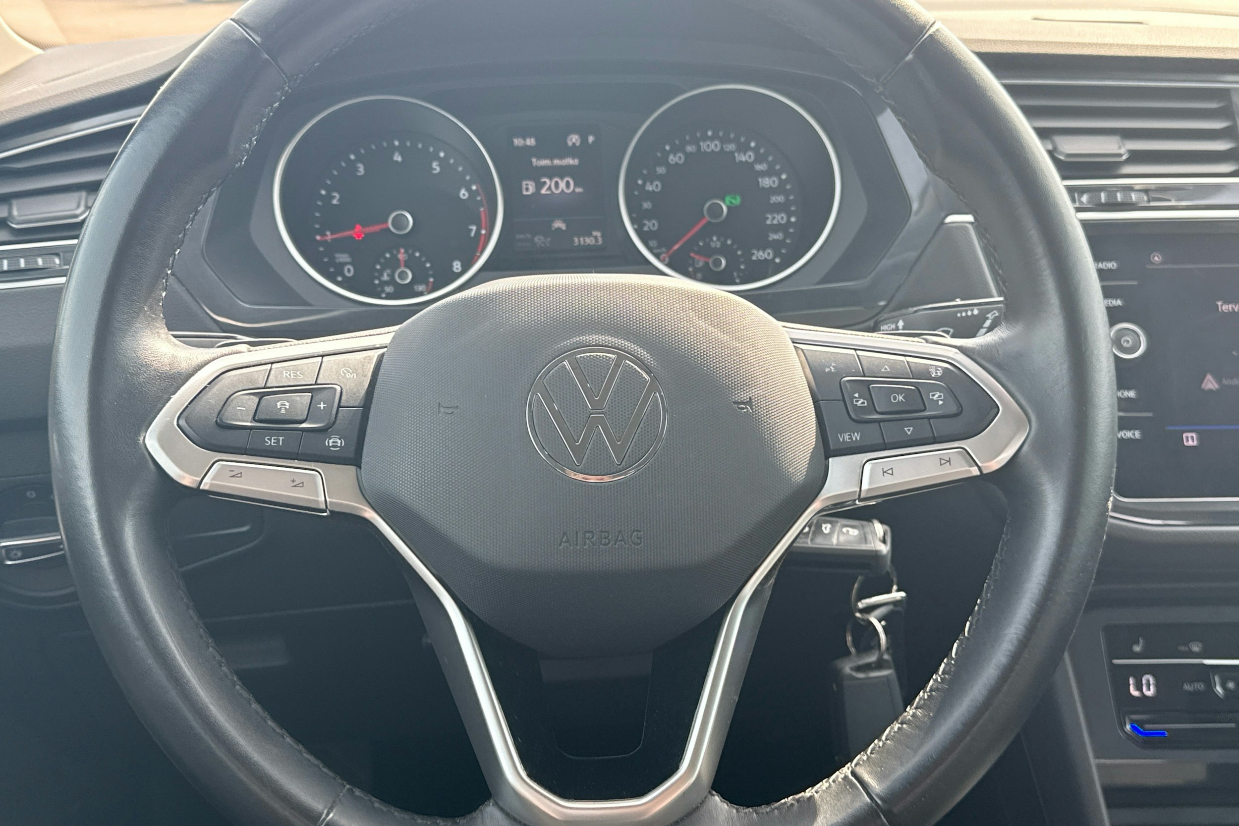 harmaa Volkswagen Tiguan 2021 kuva 11.
