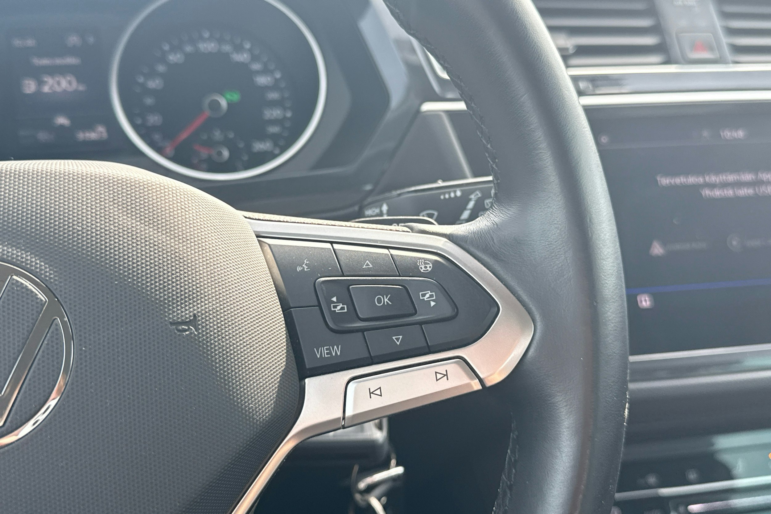 harmaa Volkswagen Tiguan 2021 kuva 13.