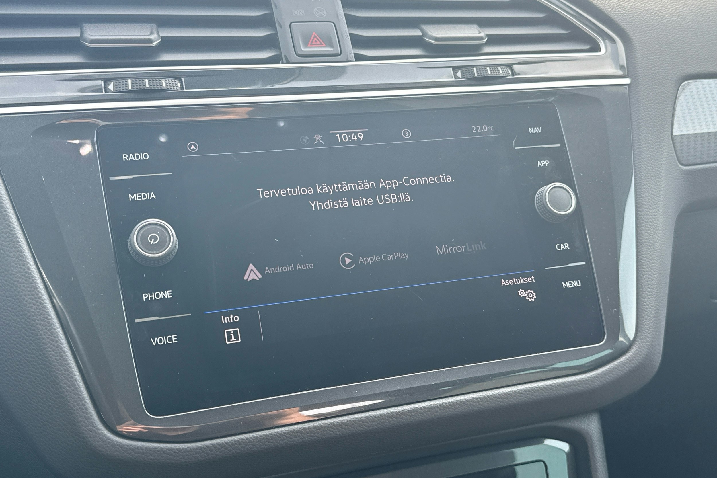 harmaa Volkswagen Tiguan 2021 kuva 16.