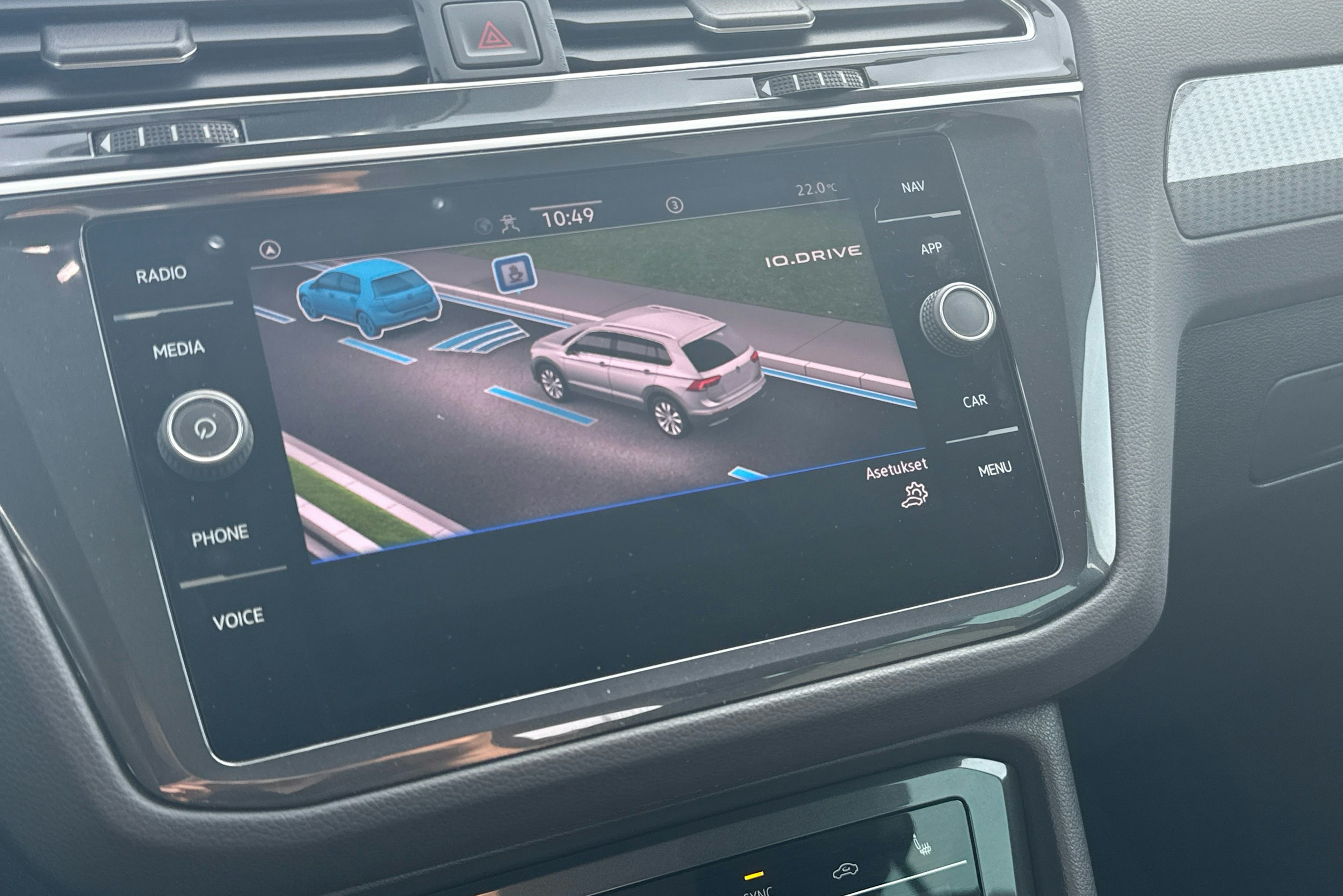 harmaa Volkswagen Tiguan 2021 kuva 18.