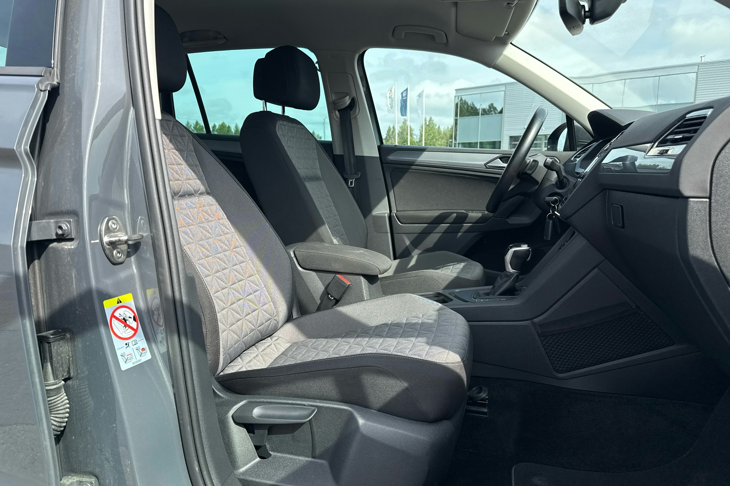 harmaa Volkswagen Tiguan 2021 kuva 21.