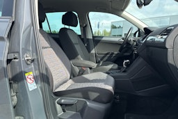 harmaa Volkswagen Tiguan 2021 kuva 21.