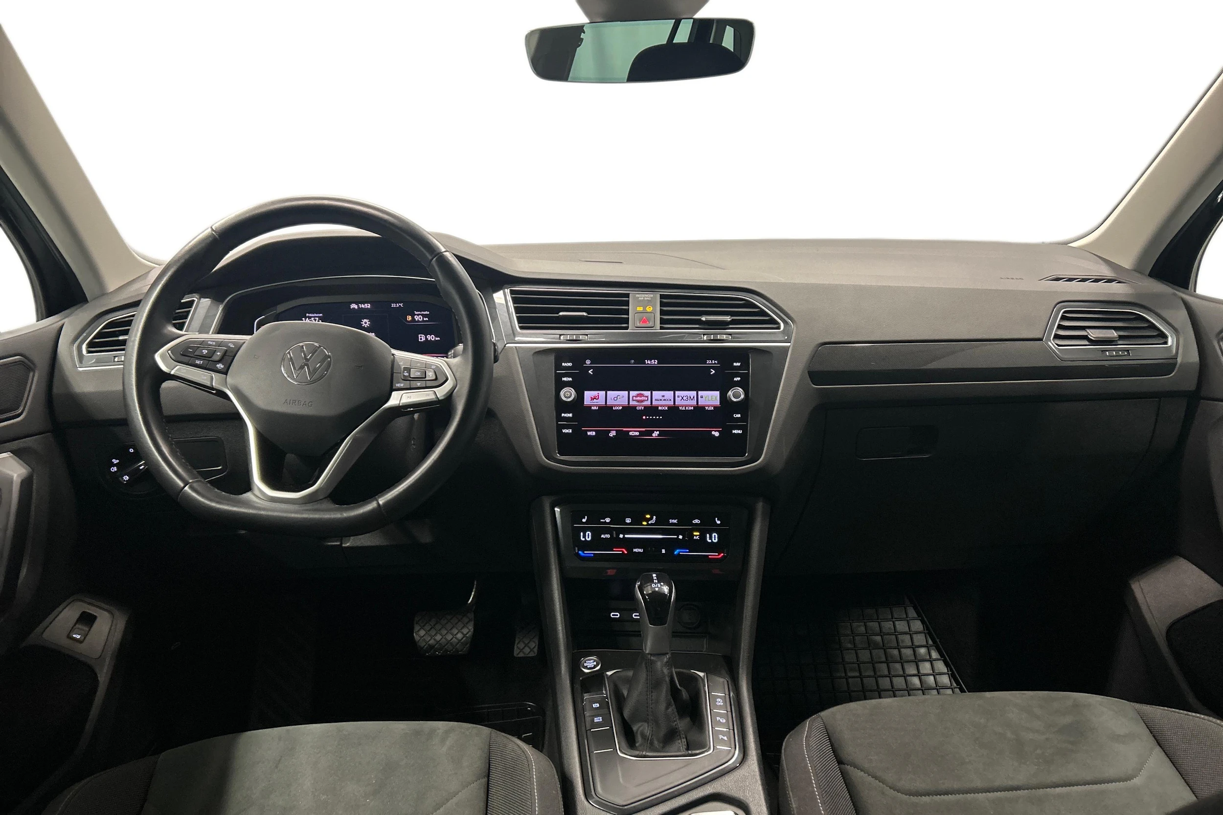 Musta Volkswagen Tiguan 2021 kuva 7.