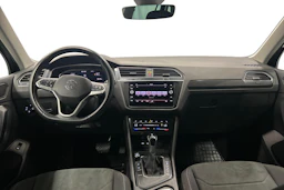 Musta Volkswagen Tiguan 2021 kuva 7.