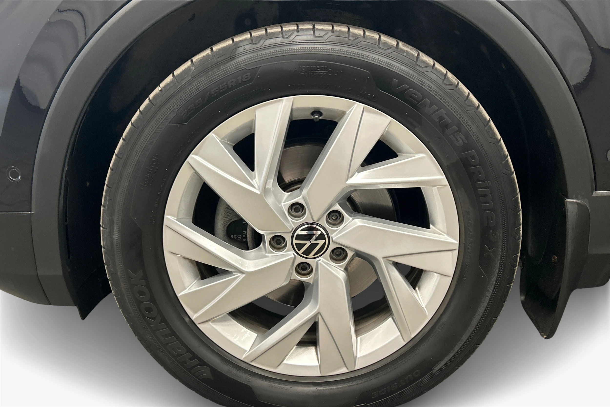 Musta Volkswagen Tiguan 2021 kuva 9.