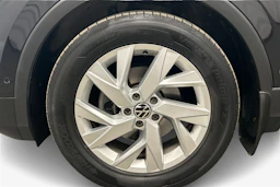 Musta Volkswagen Tiguan 2021 kuva 9.