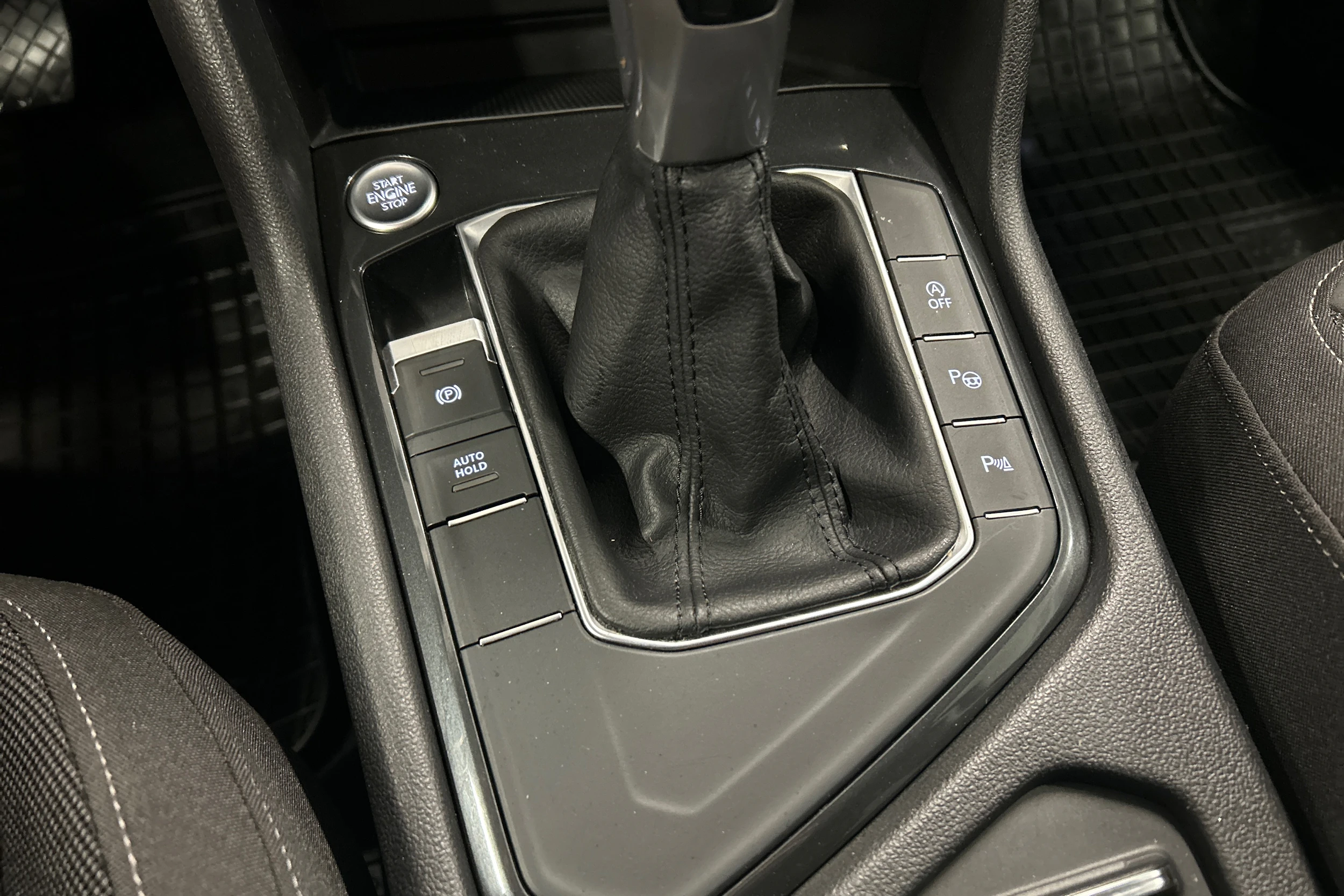 Musta Volkswagen Tiguan 2021 kuva 16.