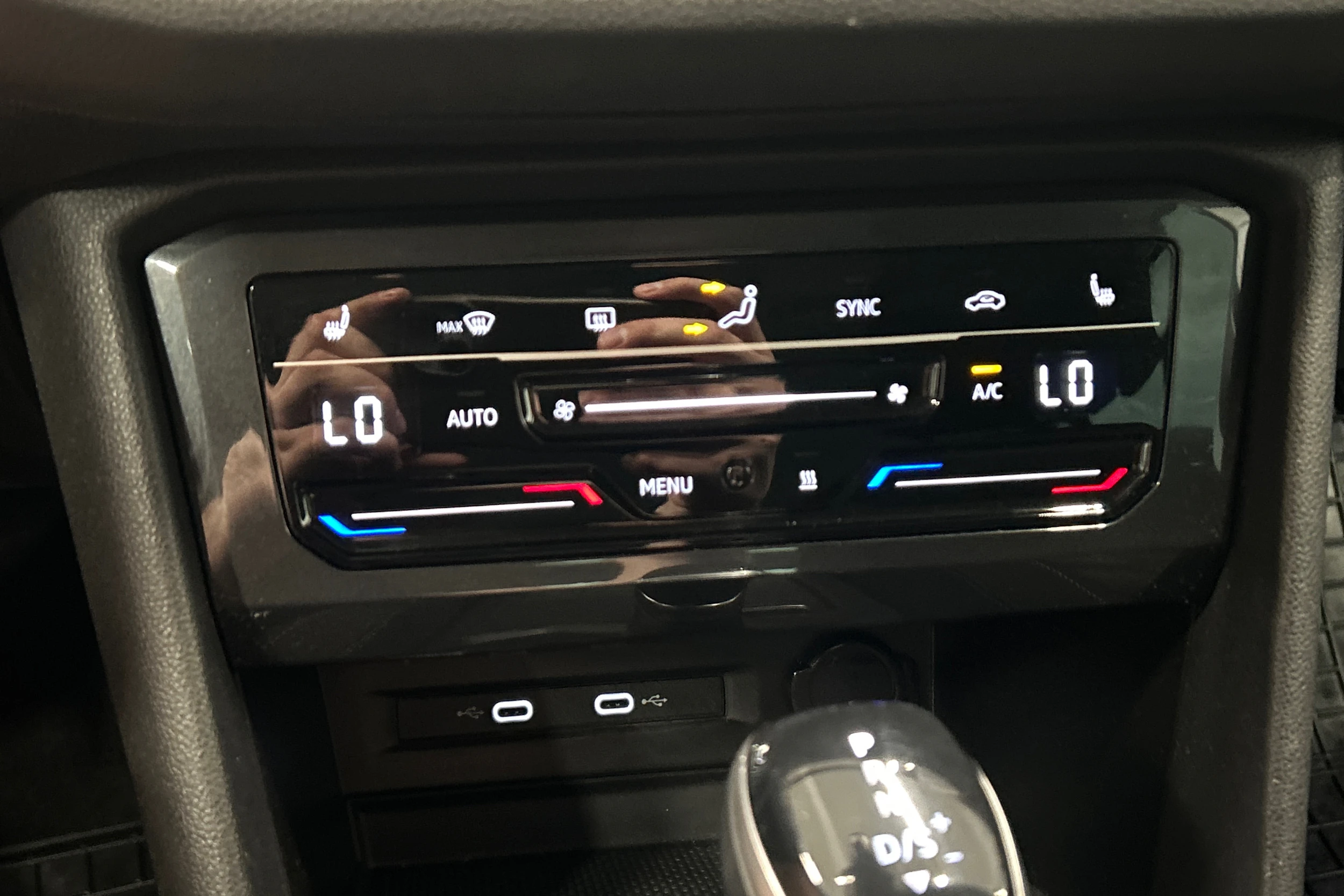 Musta Volkswagen Tiguan 2021 kuva 17.