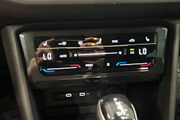 Musta Volkswagen Tiguan 2021 kuva 17.