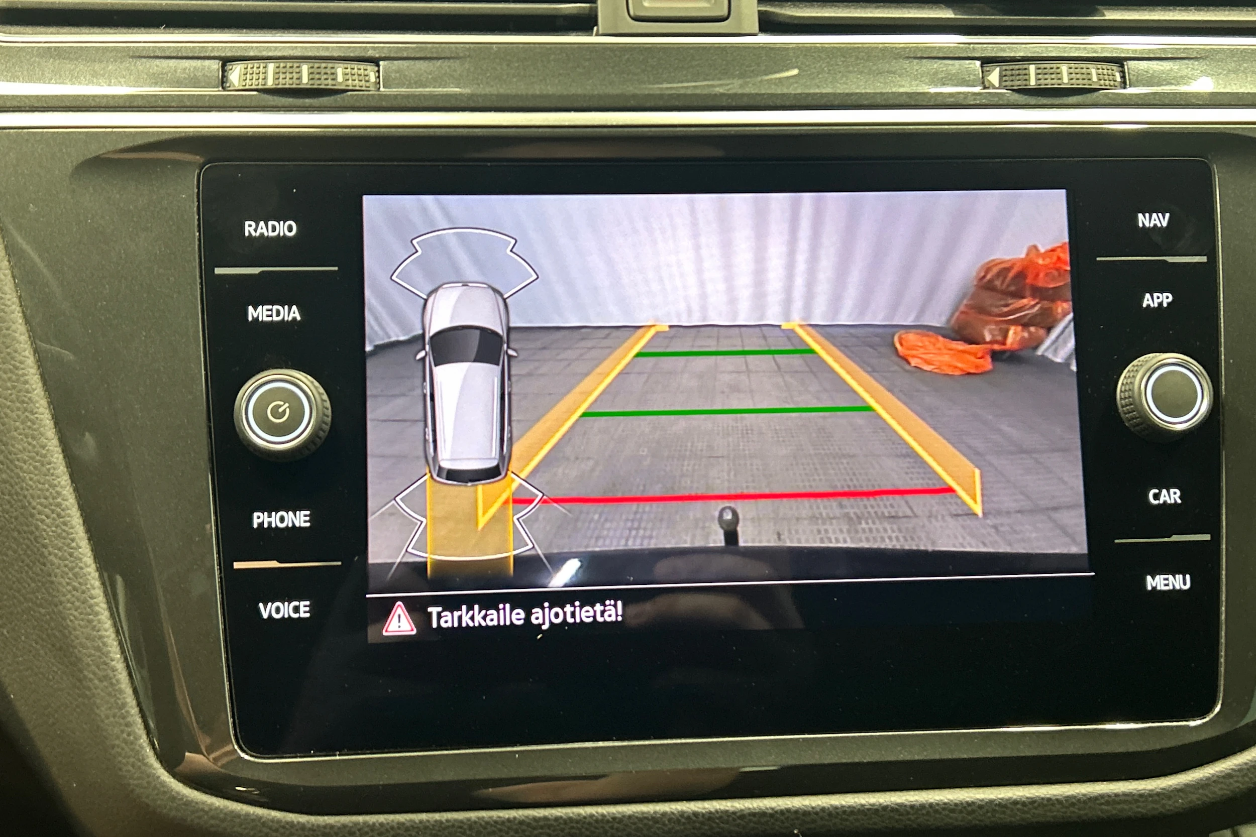 Musta Volkswagen Tiguan 2021 kuva 18.