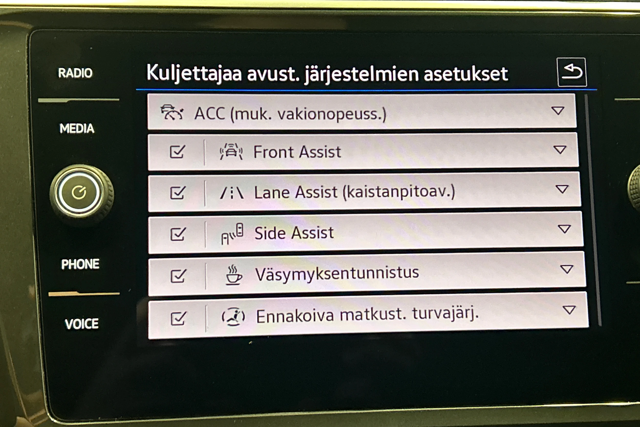 Musta Volkswagen Tiguan 2021 kuva 20.
