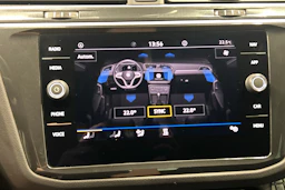 Musta Volkswagen Tiguan 2021 kuva 21.