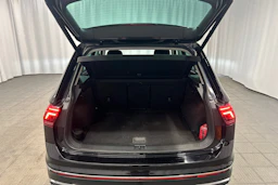 Musta Volkswagen Tiguan 2021 kuva 23.