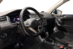 sininen Volkswagen Tiguan 2021 kuva 6.