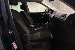 sininen Volkswagen Tiguan 2021 kuva 14.