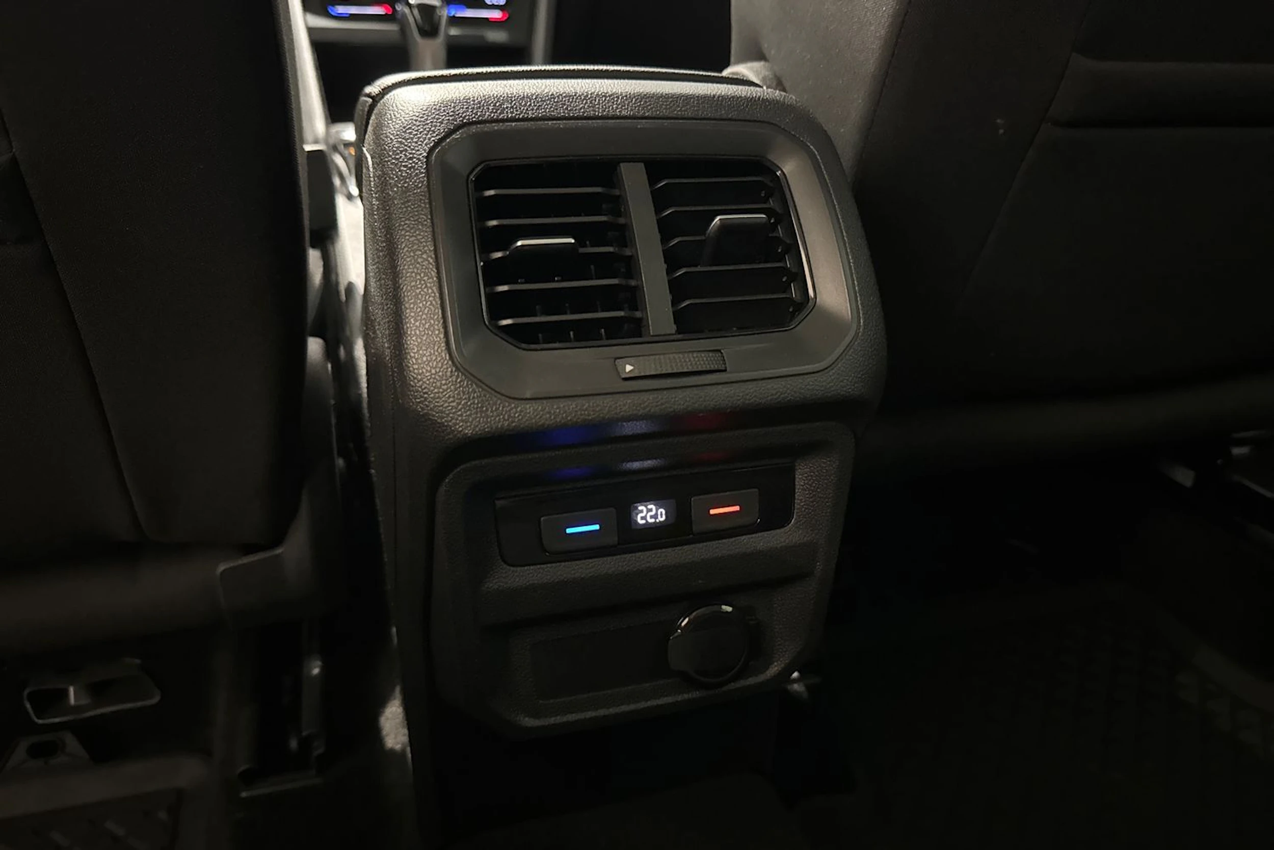 sininen Volkswagen Tiguan 2021 kuva 15.