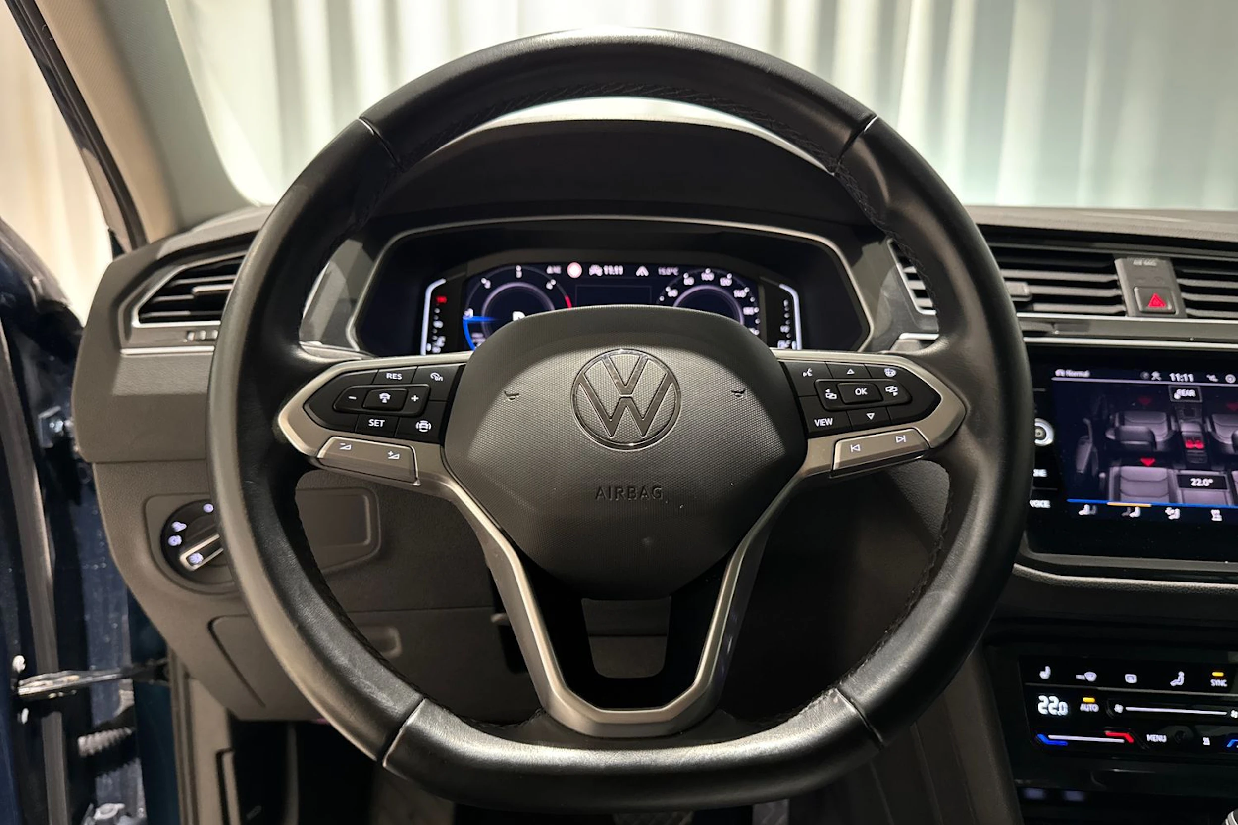 sininen Volkswagen Tiguan 2021 kuva 16.