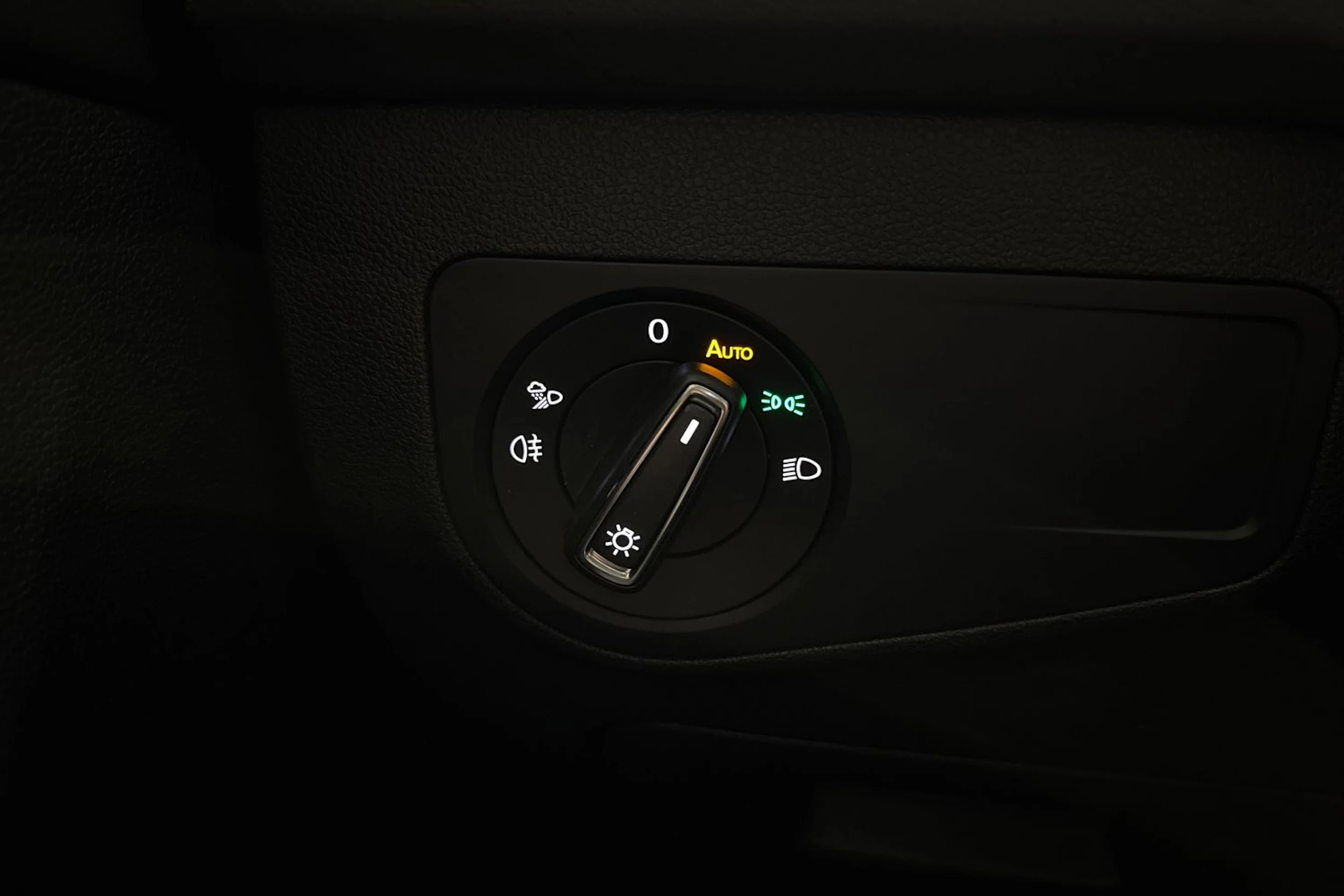 sininen Volkswagen Tiguan 2021 kuva 17.
