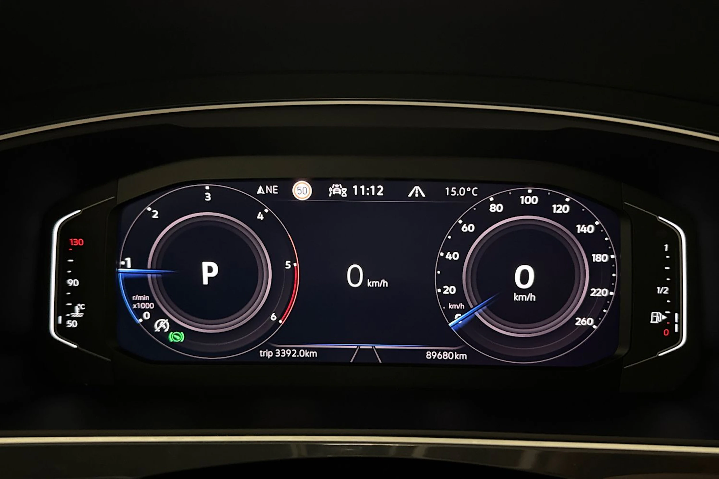 sininen Volkswagen Tiguan 2021 kuva 18.