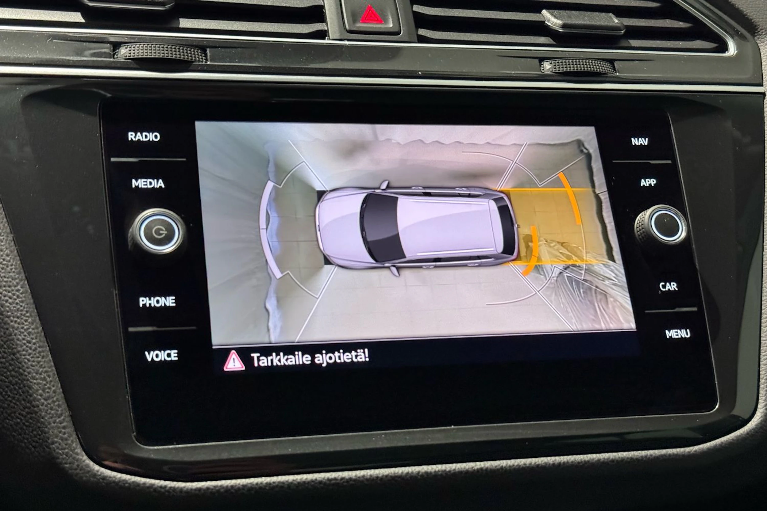 sininen Volkswagen Tiguan 2021 kuva 19.