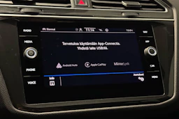 sininen Volkswagen Tiguan 2021 kuva 23.