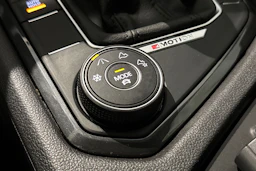 sininen Volkswagen Tiguan 2021 kuva 26.