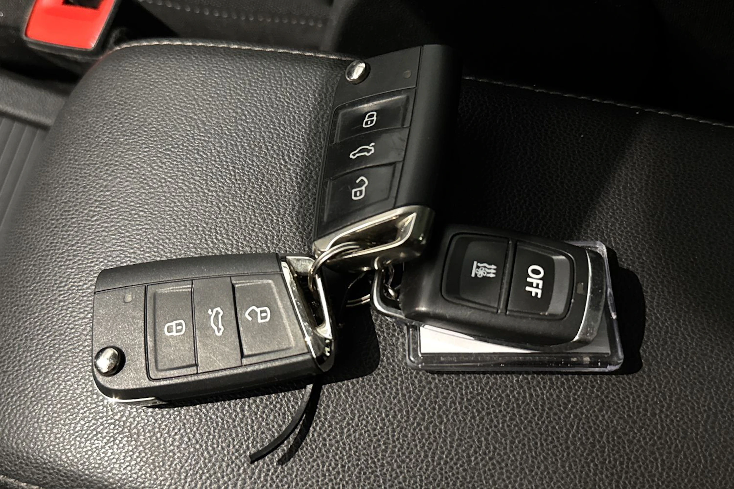 sininen Volkswagen Tiguan 2021 kuva 27.
