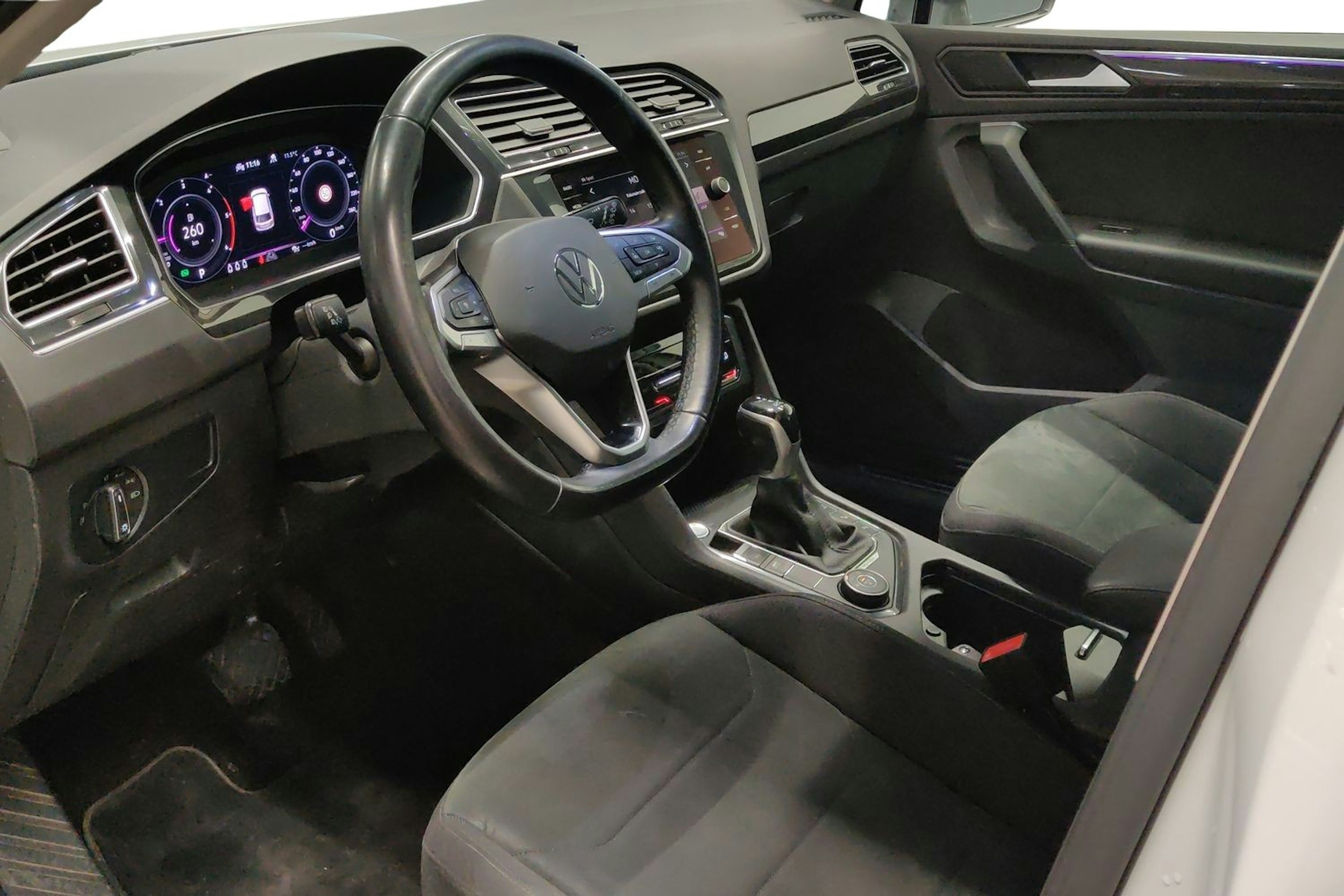 valkoinen Volkswagen Tiguan 2021 kuva 7.
