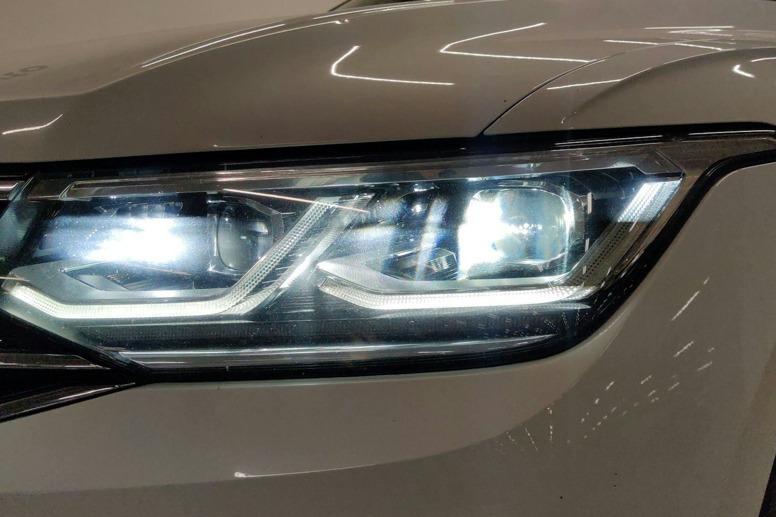 valkoinen Volkswagen Tiguan 2021 kuva 21.