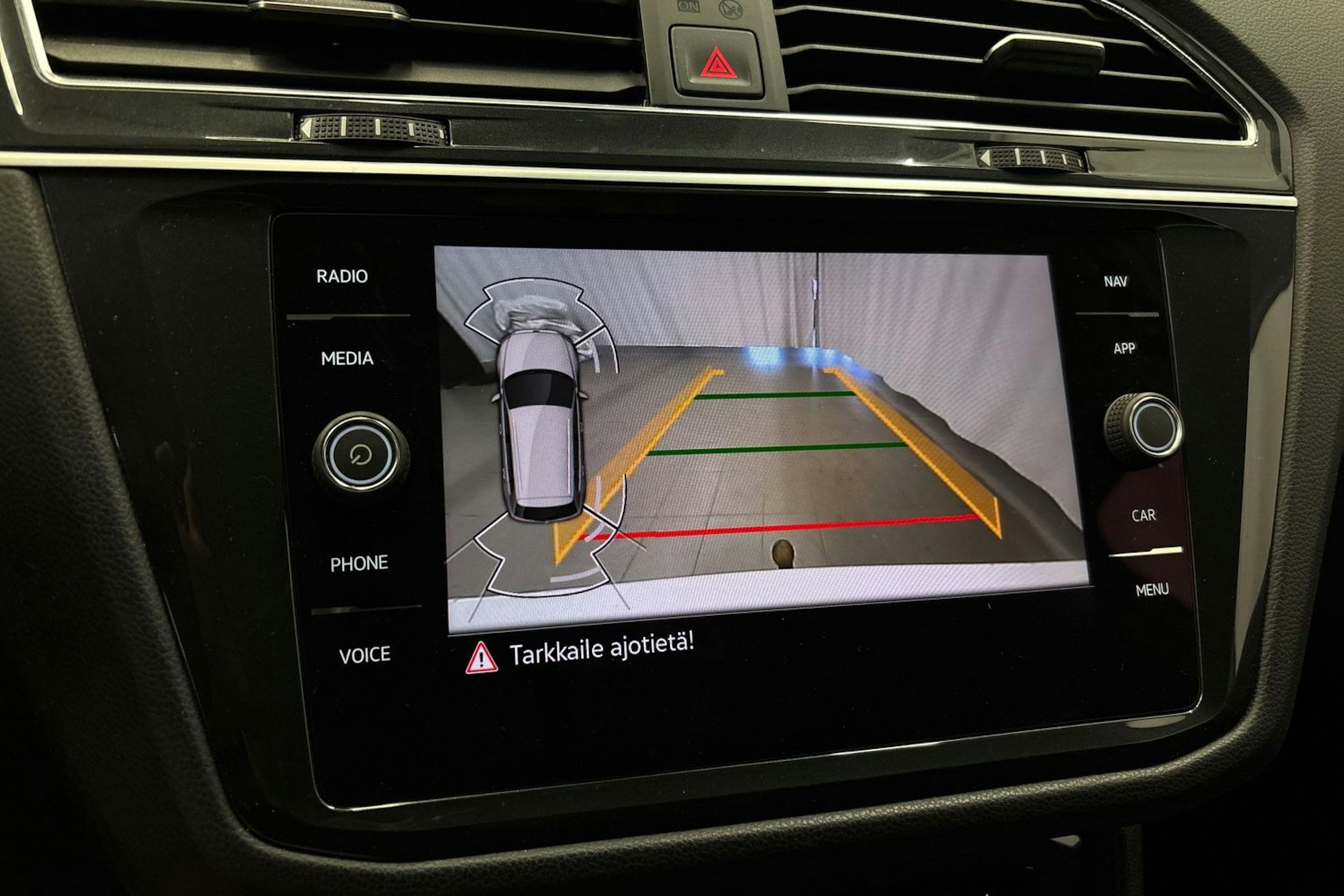 valkoinen Volkswagen Tiguan 2021 kuva 23.