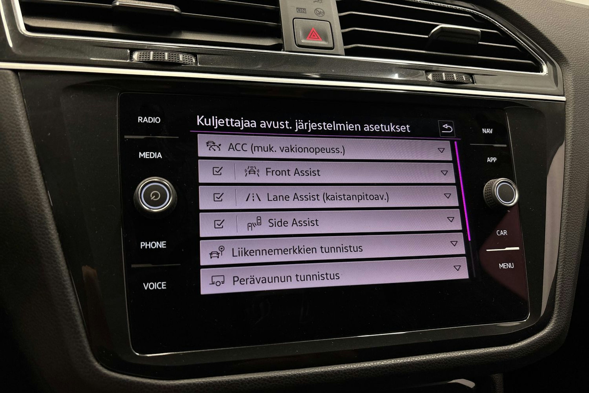 valkoinen Volkswagen Tiguan 2021 kuva 27.