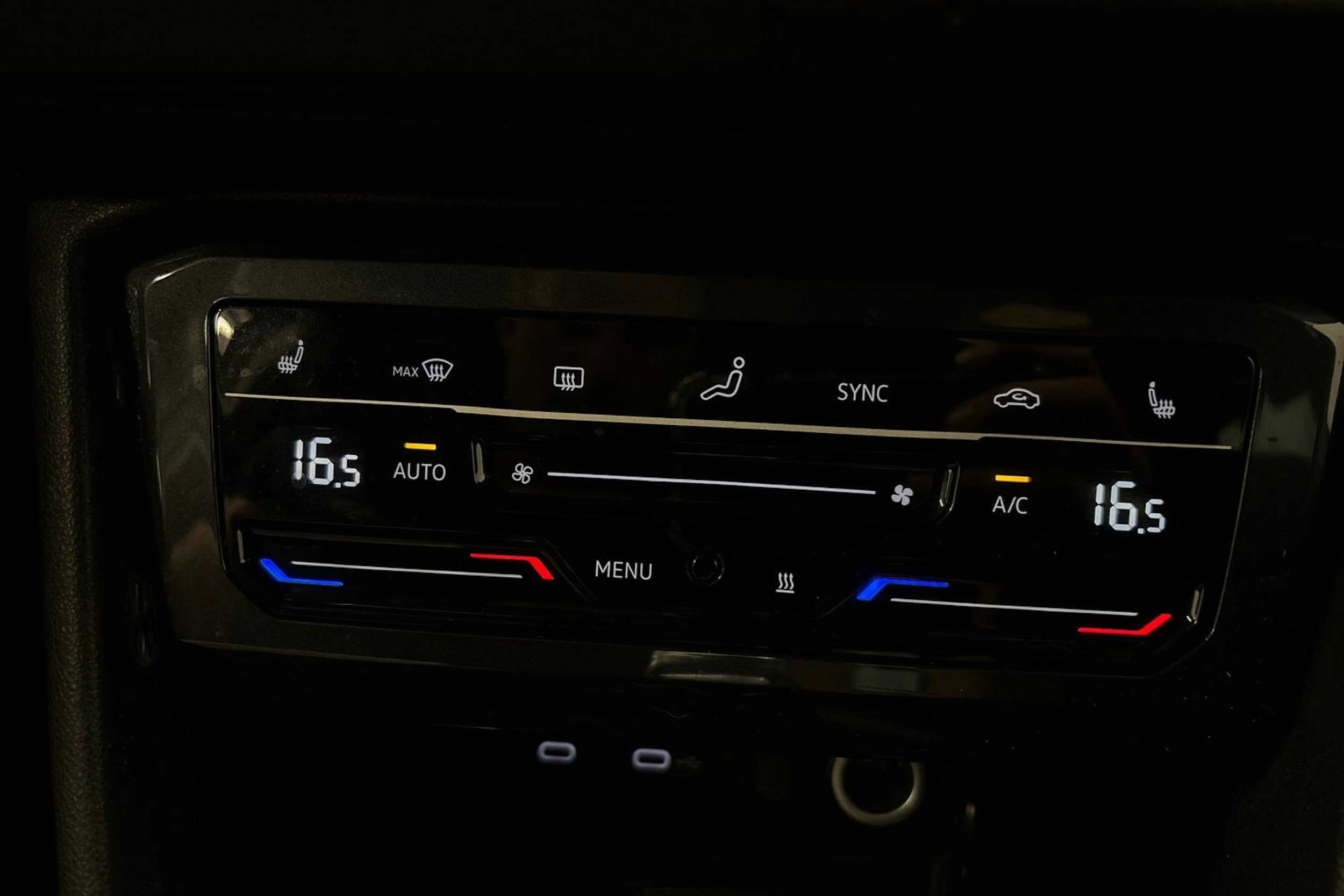 valkoinen Volkswagen Tiguan 2021 kuva 28.