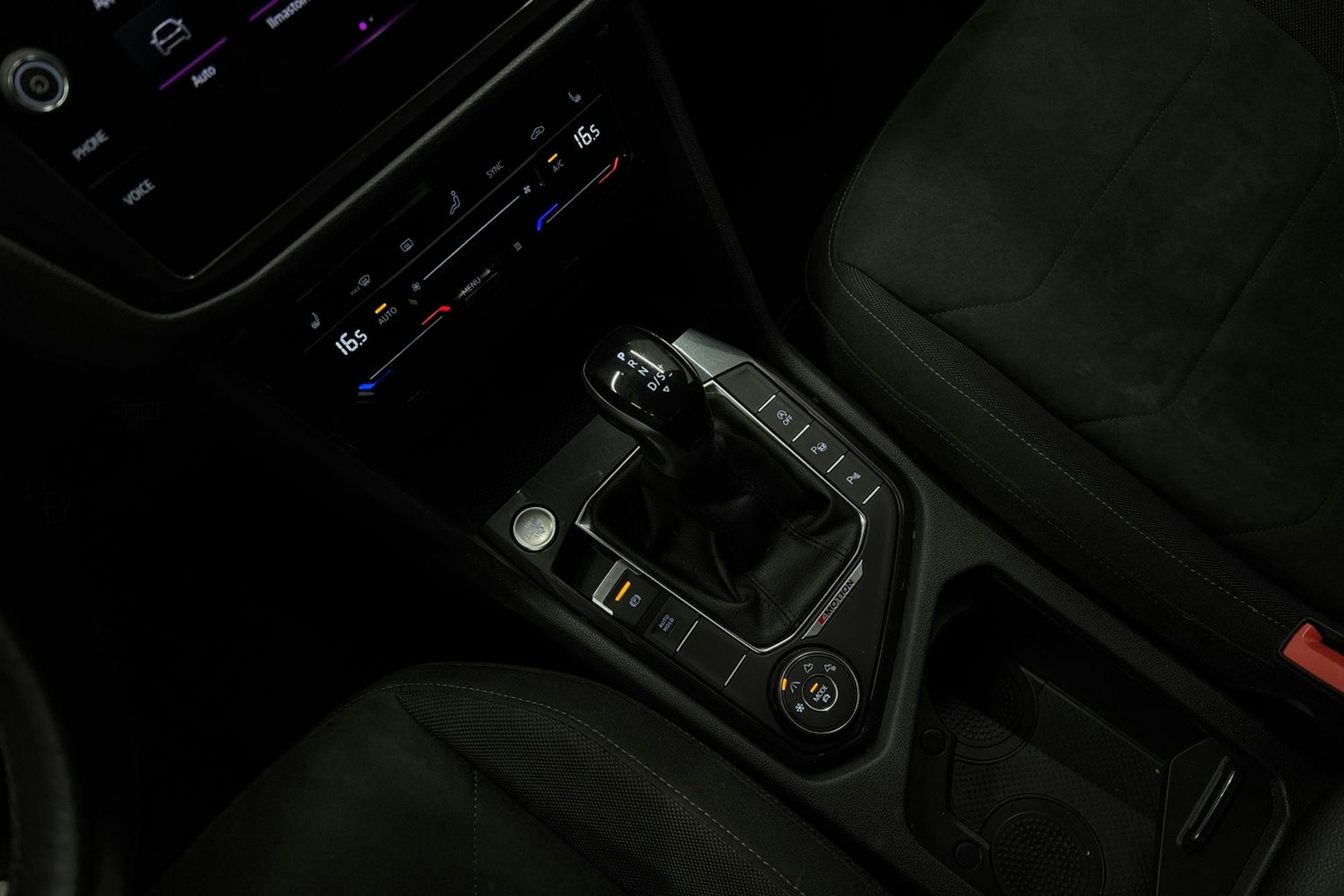 valkoinen Volkswagen Tiguan 2021 kuva 29.