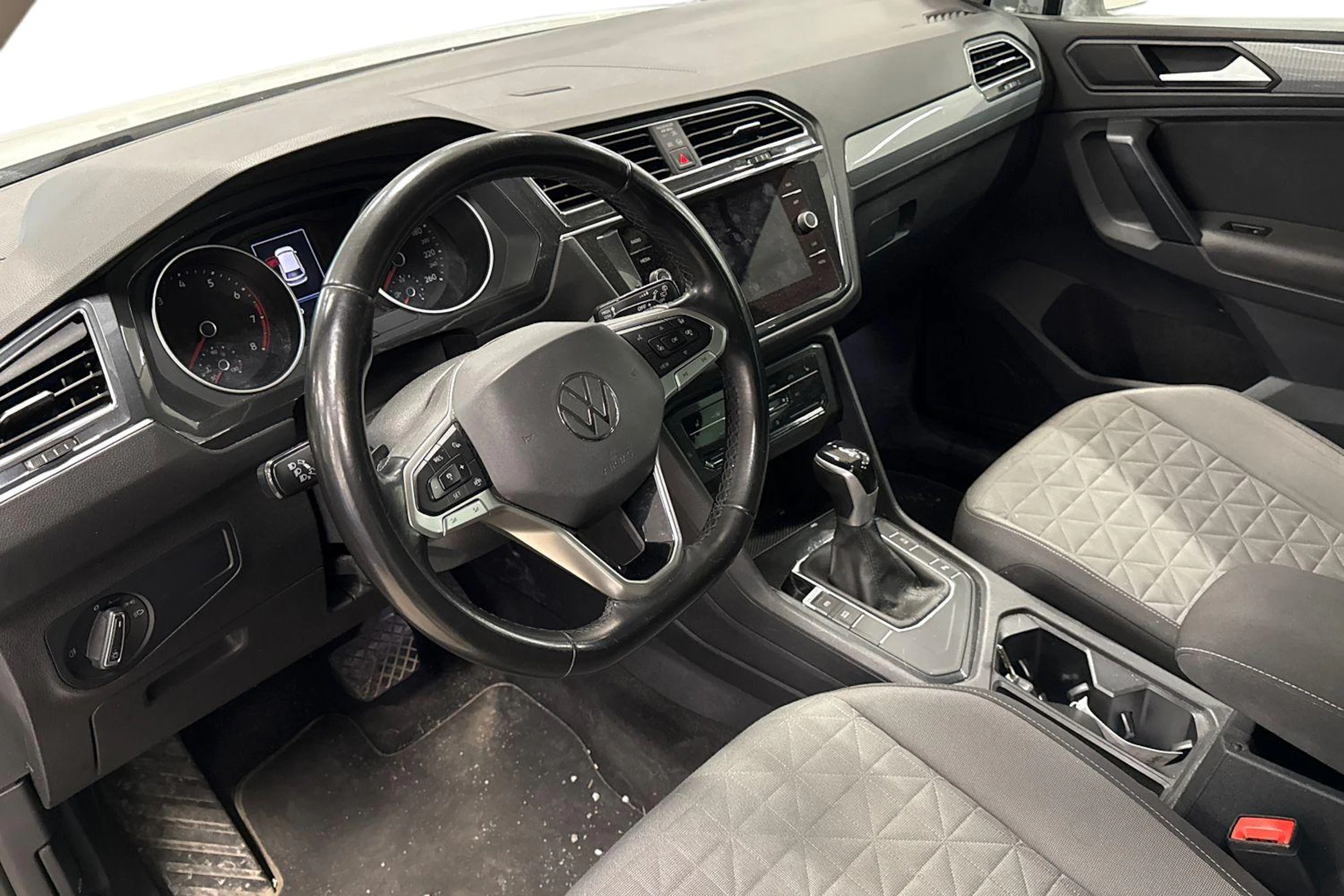 valkoinen Volkswagen Tiguan 2021 kuva 3.