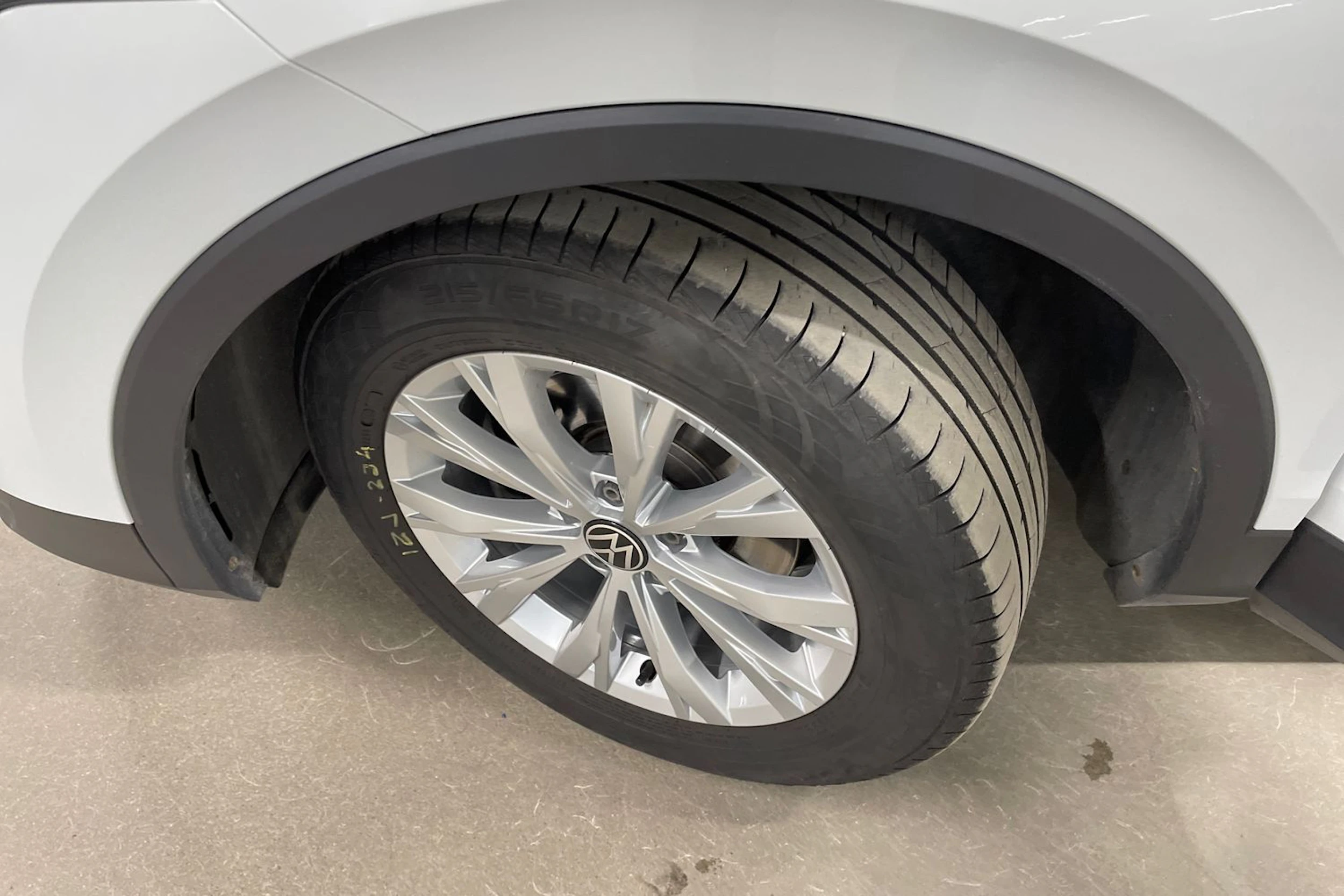 valkoinen Volkswagen Tiguan 2021 kuva 10.