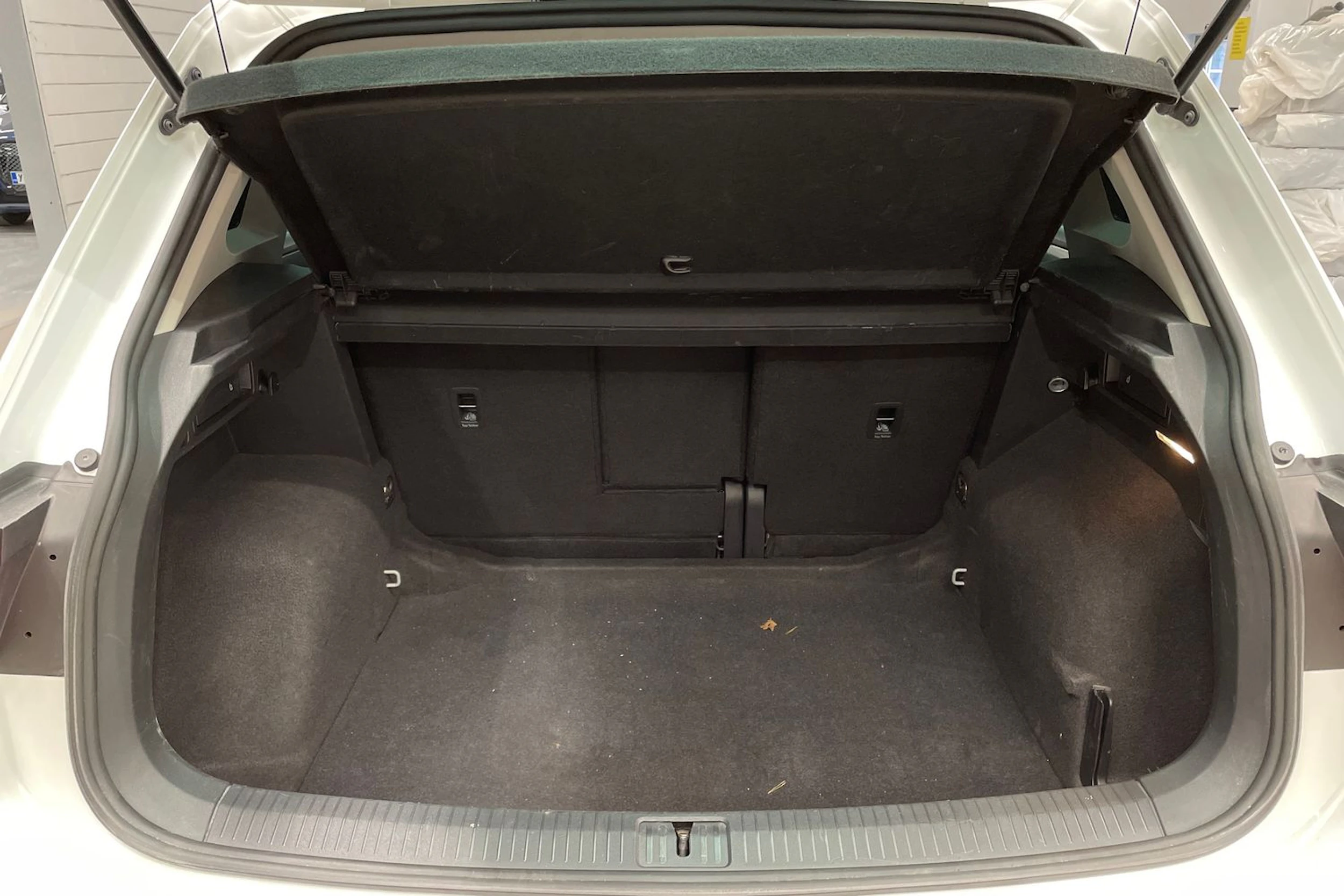 valkoinen Volkswagen Tiguan 2021 kuva 12.