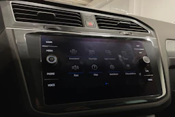 valkoinen Volkswagen Tiguan 2021 kuva 15.