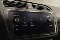 valkoinen Volkswagen Tiguan 2021 kuva 16.