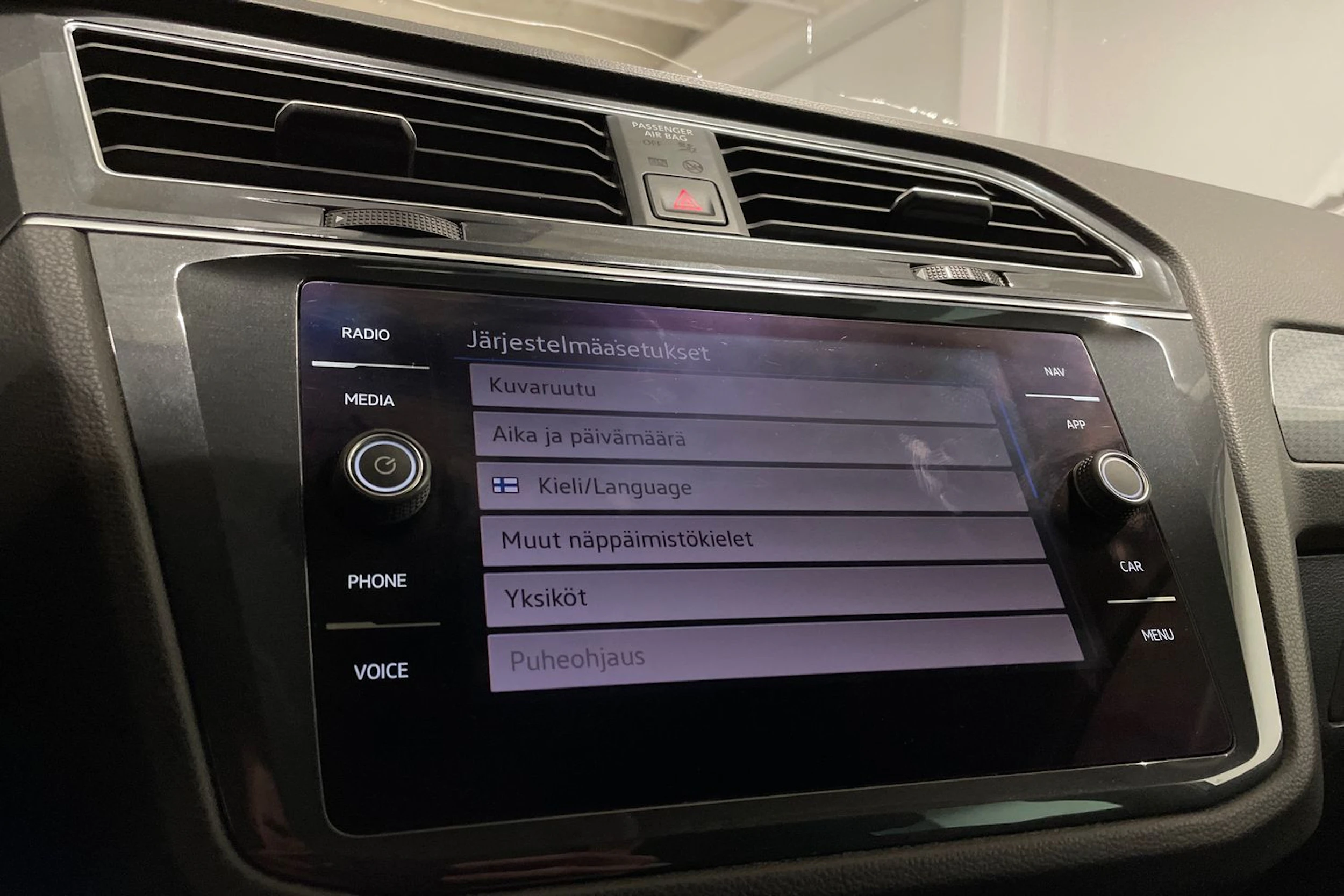 valkoinen Volkswagen Tiguan 2021 kuva 17.