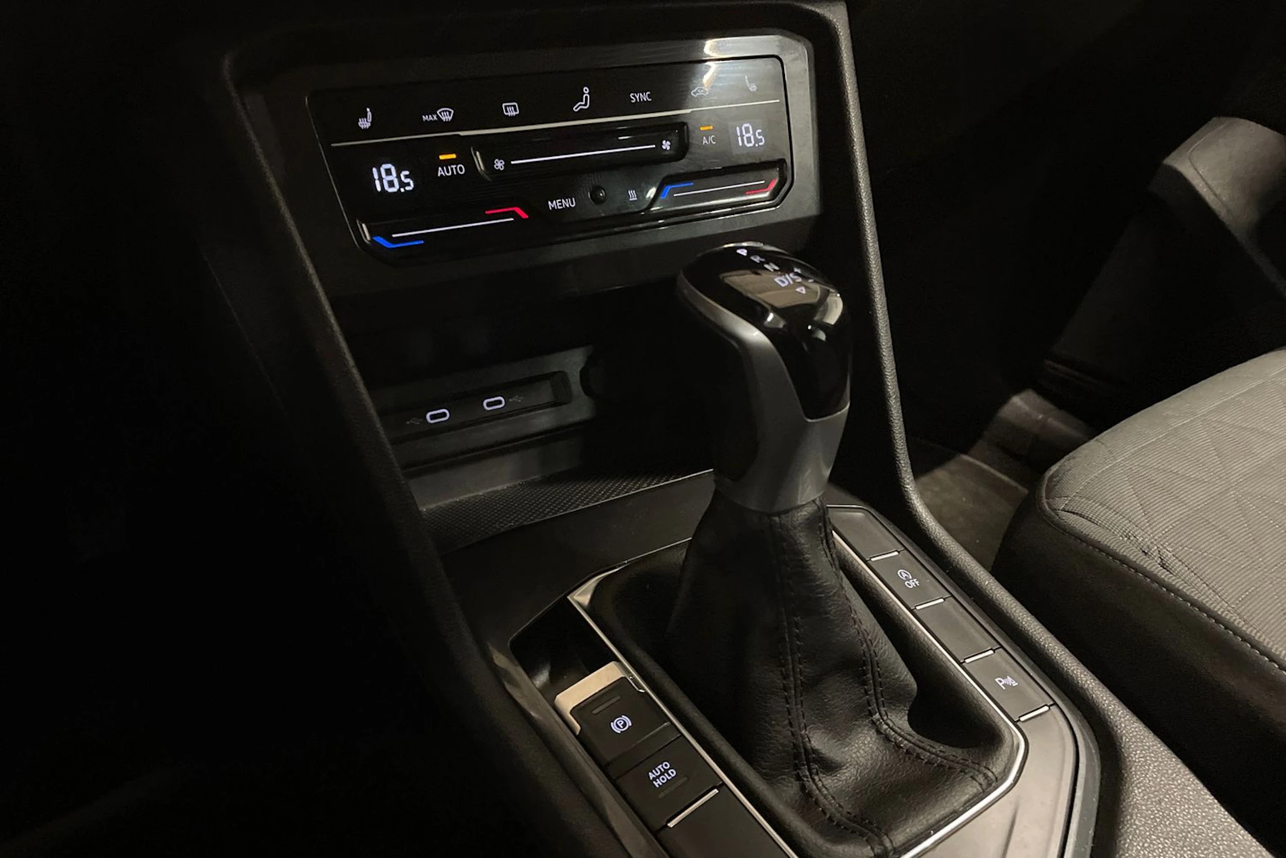 valkoinen Volkswagen Tiguan 2021 kuva 19.