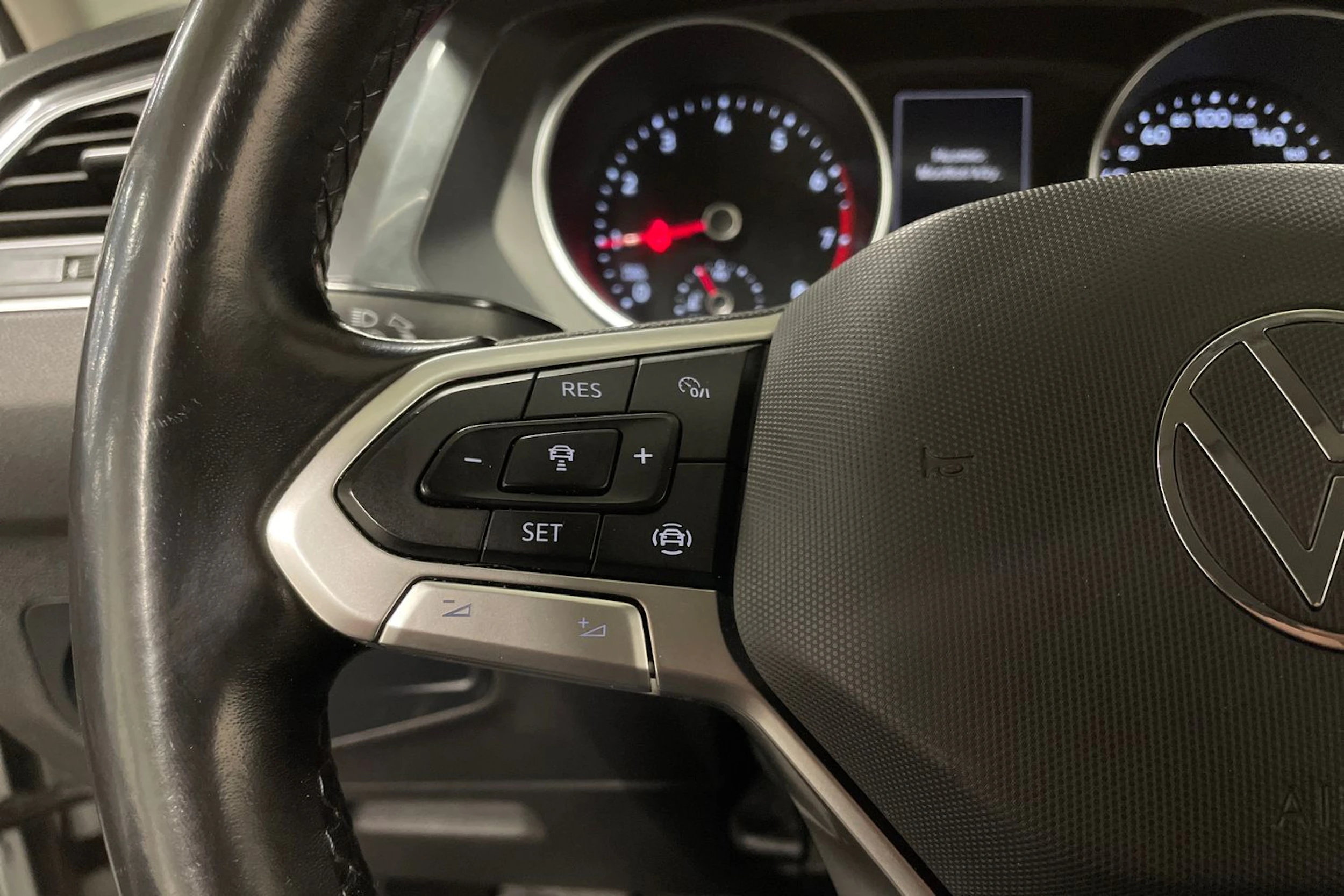 valkoinen Volkswagen Tiguan 2021 kuva 21.