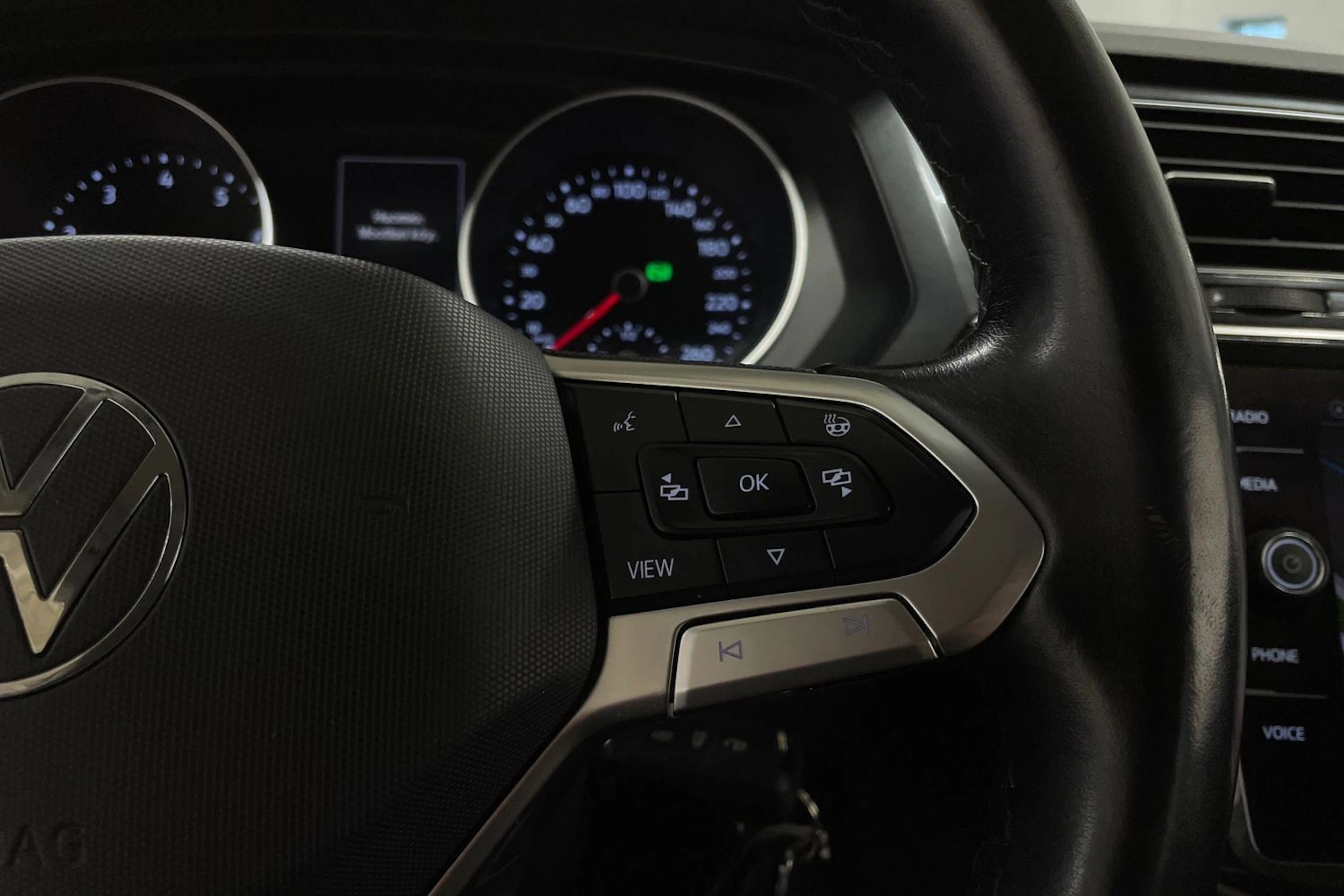 valkoinen Volkswagen Tiguan 2021 kuva 22.