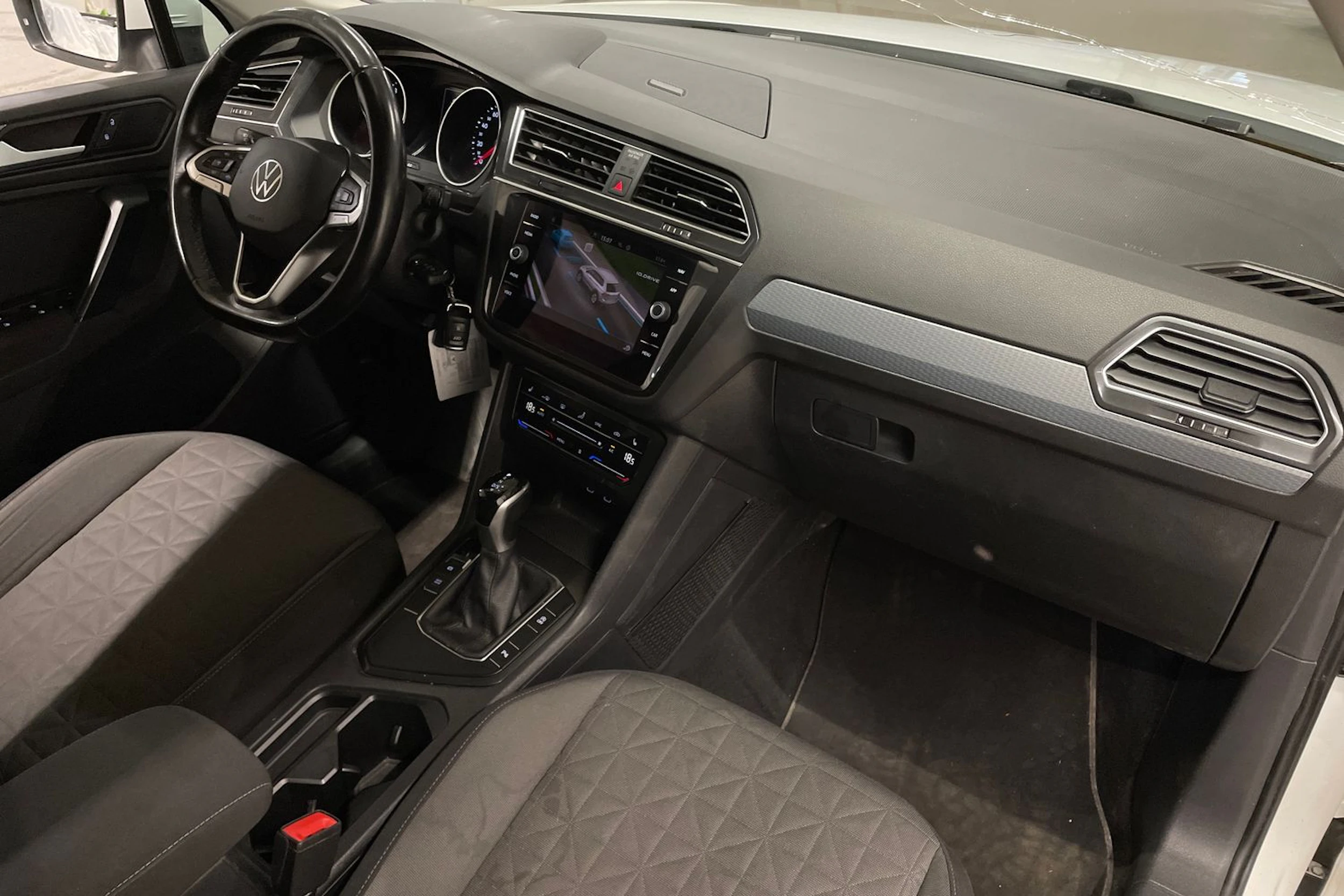 valkoinen Volkswagen Tiguan 2021 kuva 25.