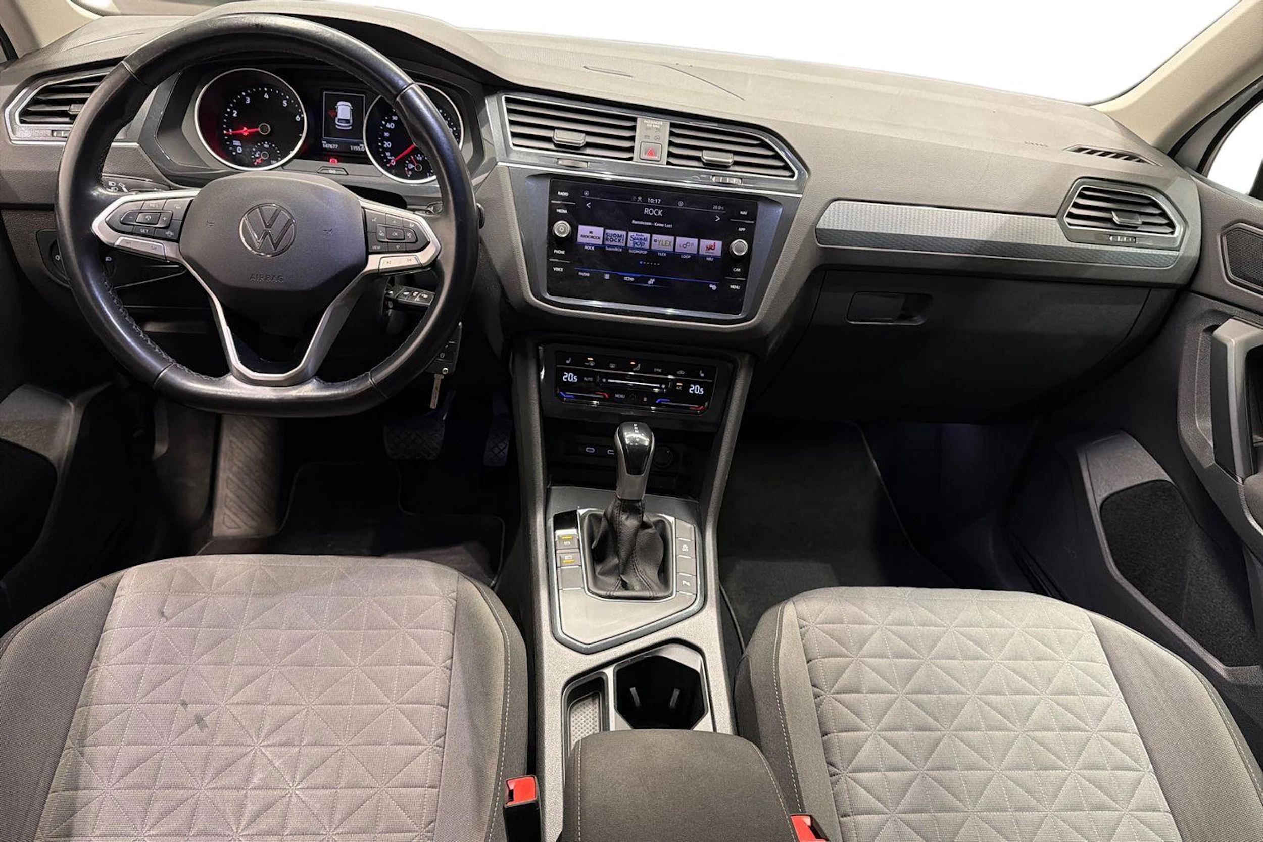 Valkoinen Volkswagen Tiguan 2021 kuva 9.